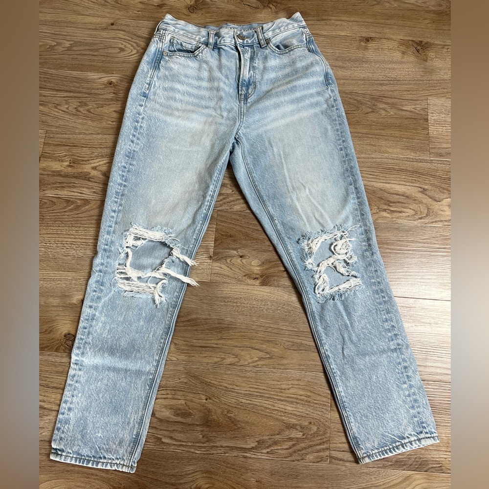 American Eagle Outfitters Light Blue Distressed Mom Jeans